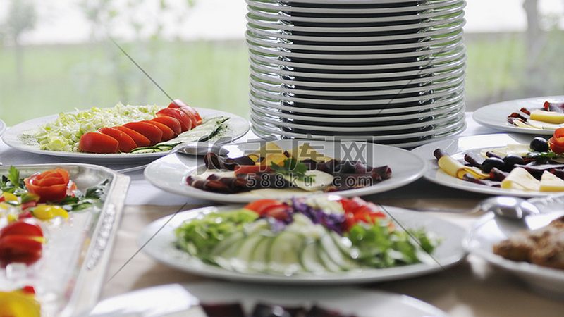 休闲食品：线上线下散装与预包装的奥秘